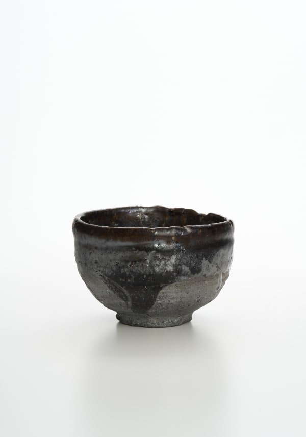 引き出し黒茶碗/Black tea bowl 1980年代, 陶/ Ceramic H8.5 × W13 × D13 cm