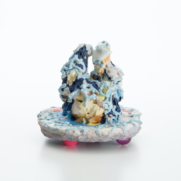 雨のにおい113022/ The smell of rain 113022 2022, 粘土、釉薬、(作品裏側:メディウム、アクリ ル絵具、スーパーボール)/ Ceramic clay, glaze, (Back side: medium, acrylic paint, super ball) H17 × W17 × D17.5 cm