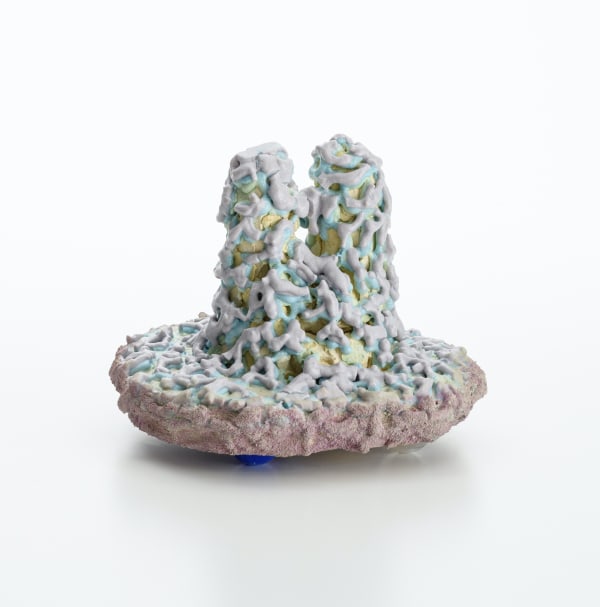 雨のにおい213022/ The smell of rain 213022 2022, 粘土、釉薬、(作品裏側:メディウム、アクリ ル絵具、スーパーボール)/ Ceramic clay, glaze, (Back side: medium, acrylic paint, super ball) H14.5 × W17.5 × D16.5 cm