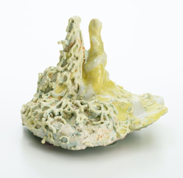 リラックスしたかたち123022/ Relaxed form 123022 2022, 粘土、釉薬、(作品裏側:メディウム、アクリ ル絵具、スーパーボール)/ Ceramic clay, glaze, (Back side: medium, acrylic paint, super ball) H21.5 × W25.5 × D25.5 cm