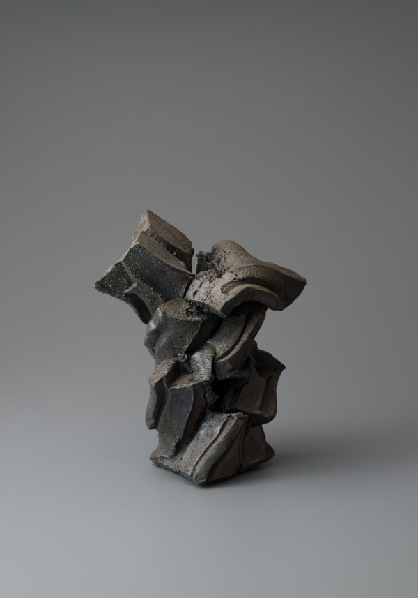 Volcano Sculptural Form, 2025 陶 H31 × W25.5 × D16 cm H12.2 × W10 × D6.2 in. 道川 省三