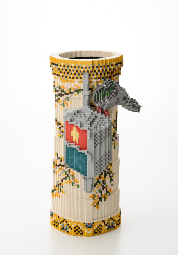 Low pixel CG「オマージュ（筒形信号機鳩細工桜）」, 2018 陶 H49 x W26 x D25 cm 増田 敏也