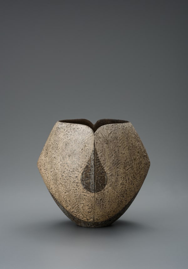 Shuhento Ginsai Ki, 2021 Ceramic clay, metal oxide, clay ash, hulled ash, silver H20.6 × W22.5 × D19.1 cm H8.1 × W8.8 × D7.5 in. Daisuke Iguchi