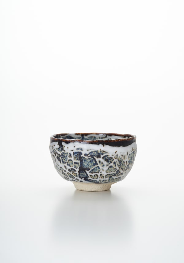 天目天空茶盌, 2006 陶 H8.3 × W13.5 × D13.4 cm H3.2 × W5.3 × D5.2 in. 木村 盛康