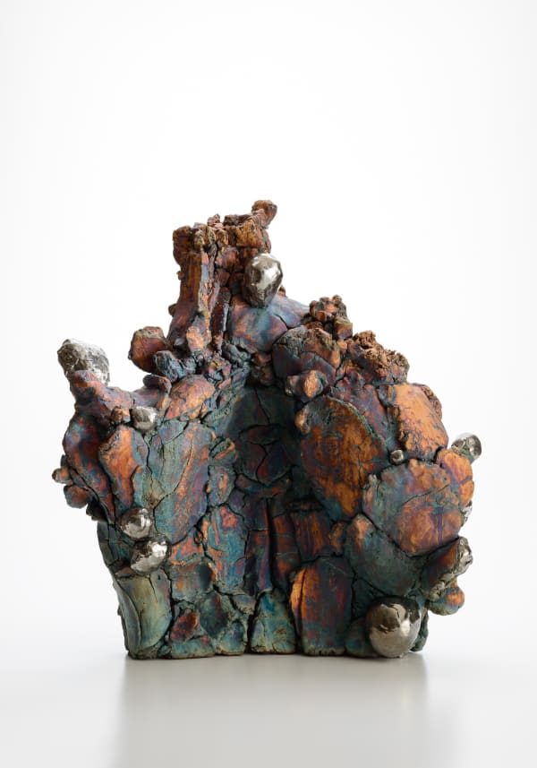 Soos, 2016 磁器 H64 × W55 × D35 cm H25.1 × W21.6 × D13.7 in. 川端 健太郎