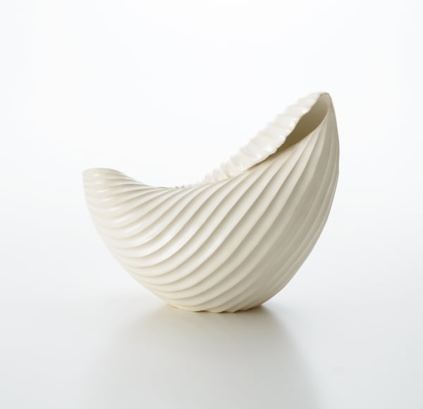 葉器, 2019 陶器 H22.5 × W12.5 × D30 cm 稲葉 周子