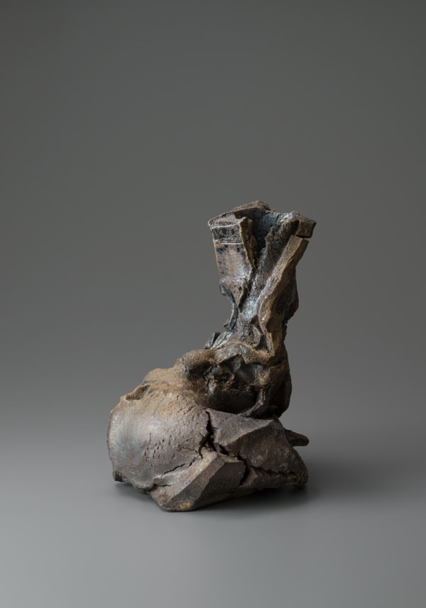 Volcano Sculptural Form, 2025 陶 H33.5 × W28 × D22 cm H13.1 × W11 × D8.6 in. 道川 省三