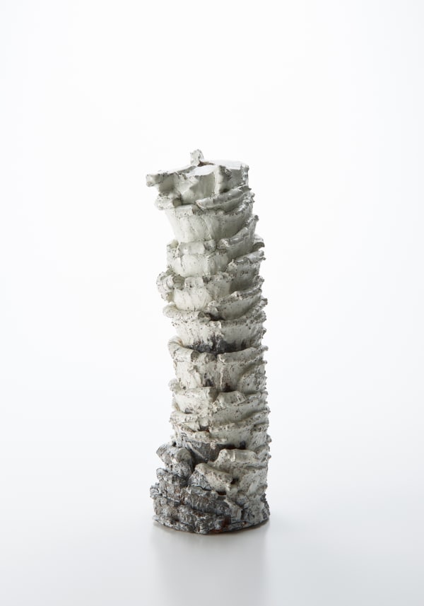 Sculptural Form 粉引, 2018 陶 H37 × W15 × D15 cm H14.5 × W5.9 × D5.9 in. 道川 省三