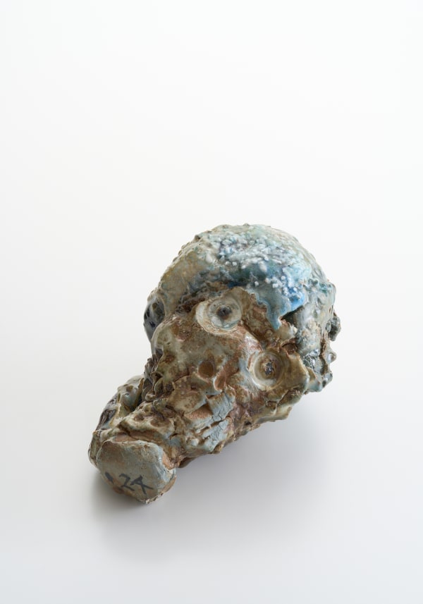 Ghost, 2023 陶 H17 × W18 × D25 cm H6.6 × W7 × D9.8 in. シルヴィ・オーヴレ