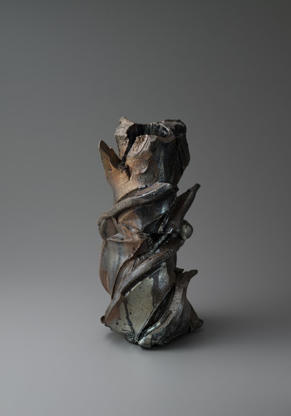 Volcano Sculptural Form, 2025 陶 H40 × W20.5 × D20 cm H15.7 × W8 × D7.8 in. 道川 省三