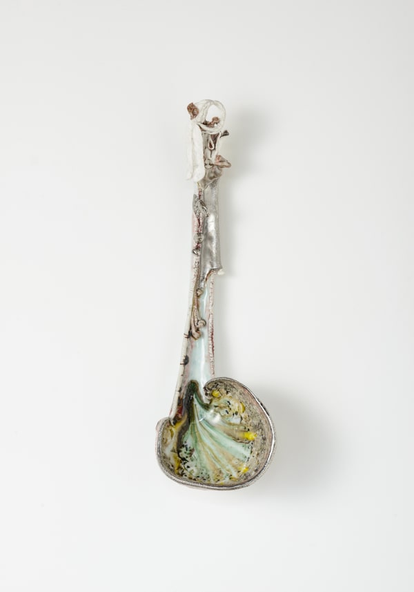 女(スプーン)/ Woman figure (spoon), 2021 磁器 H42 × W14 × D10 cm H16.5 × W5.5 × D3.9 in. 川端 健太郎