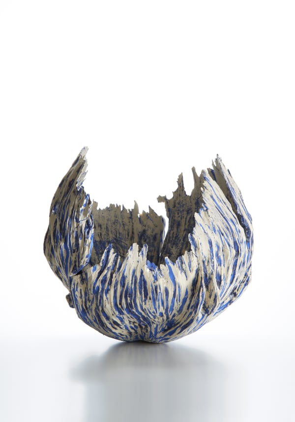 - 季 -, 2018 半磁器 H40.6 × W42.7 × D43.2 cm 橋本 満智子