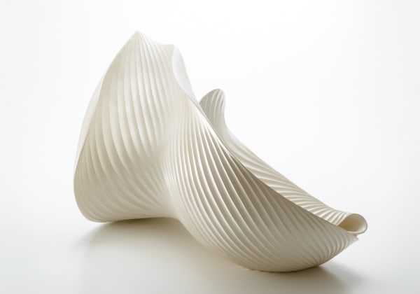葉器, 2019 陶器 H40.5 × W41 × D64 cm 稲葉 周子