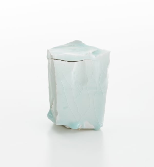 角コロ, 2013 青白磁 H10.5 × W9 × D8 cm H4.1 × W3.5 × D3.1 in. 加藤 委