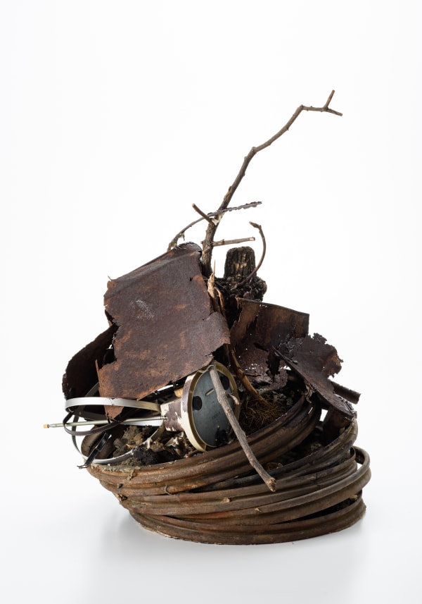 Work 21-B2, 2021 Iron, aluminum, plastic, wood and volcanic ashes H68.5 × W50.5 × D57 cm H26.9 × W19.8 × D22.4 in. Kimiyo Mishima