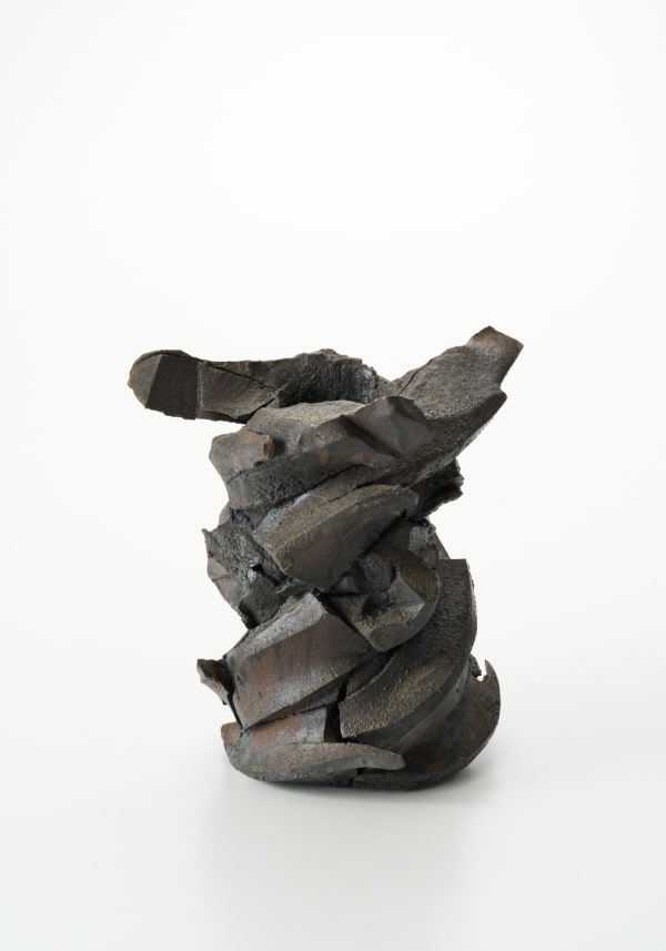 Volcano Sculptural Form, 2025 陶 H29 × W26 × D26 cm H11.4 × W10.2 × D10.2 in. 道川 省三