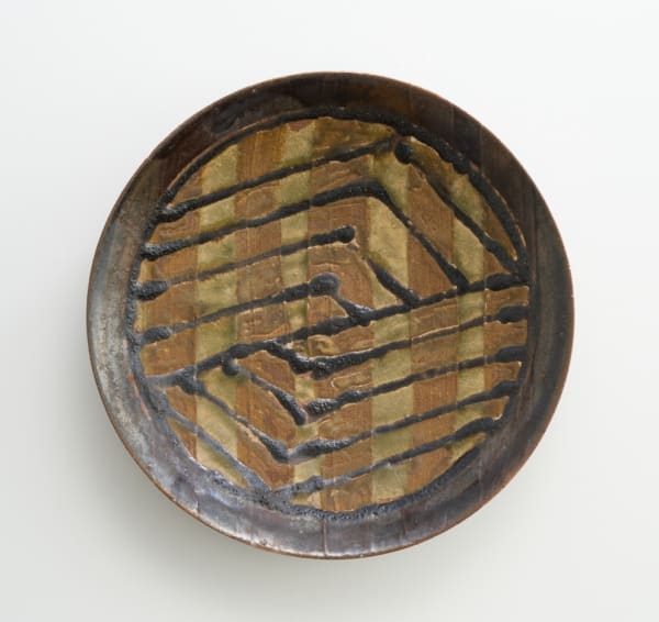 皿 陶 H5 × W23.6 × D23.6 cm H1.9 × W9.2 × D9.2 in. 加守田 章二