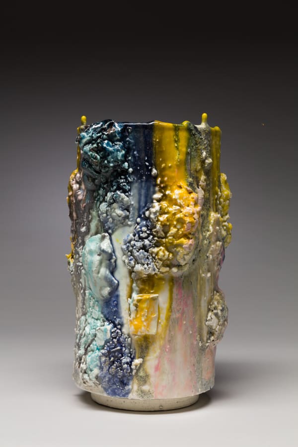 Cauldron #6, 2018 陶 H35.6 × W20.4 × D20.4 cm H14 × W8 × D8 in. トニー・マーシュ