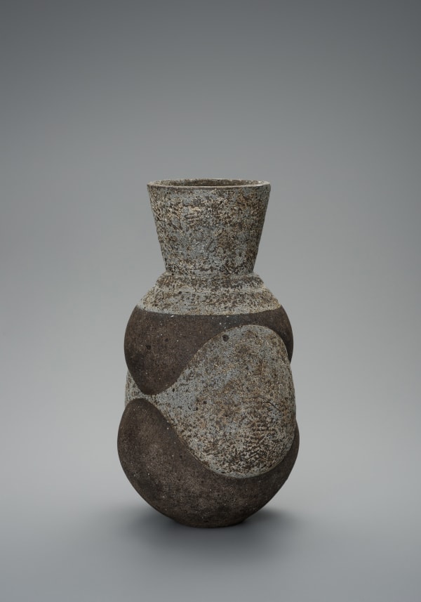Shuhento Tsubo, 2019 Ceramic clay, metal oxide, clay ash, hulled ash H32.2 × W17.7 × D20.9 cm H12.6 × W6.9 × D8.2 in. Daisuke Iguchi
