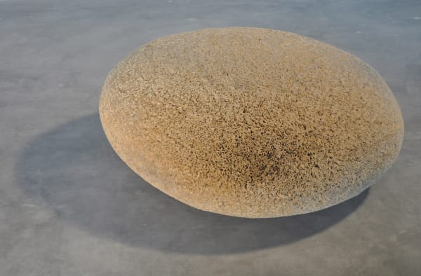 好奇心VII 紙 H30 × W57 × D70 cm H11.8 × W22.4 × D27.5 in. コラリー・ラヴェルデ