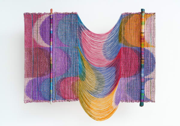 朝倉美津子/Mitsuko Asakura, Waltz, 2023 絹糸、 竹2本/ Silk, bamboo, H102 × W105 cm