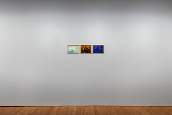 Farah Khelil, Temoin Oculaire Bleu Ocre Blanc, 2023 (Vue D'exposition)