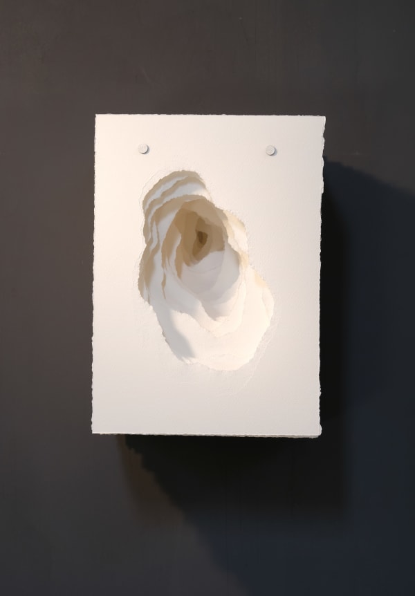 2023-013 Terforation Papier 200 g, gerissen, Halterung aus Metall und Kunststoff paper 200 g, torn, holder made of metal and plastic 33 x 23 x 20 cm copyright by the artist Angela Glajcar photo by Angela Glajcar courtesy of bechter kastowsky galerie