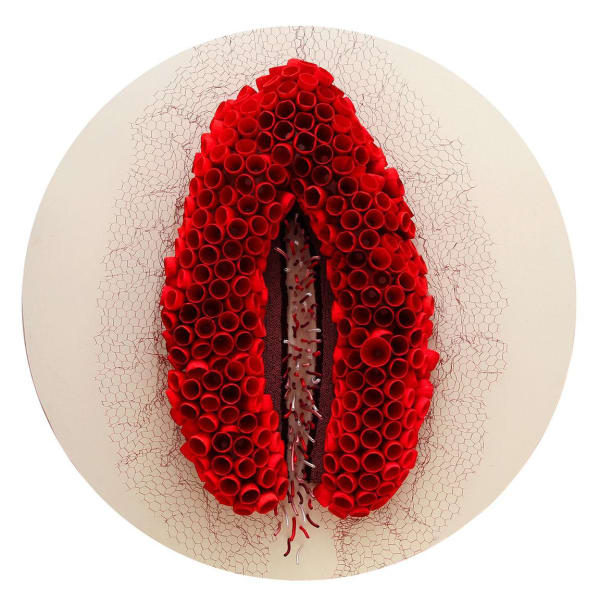 Ghizlane Sahli, HT032, 2018, soie sur plastique et métal, 170 cm.