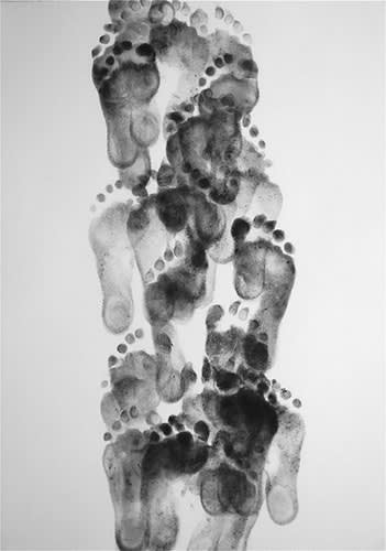 11 Carlijn Mens L Humain Laisse Une Trace De Sens 2013 Charcoal On Paper 61X42Cm