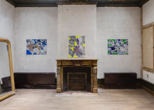 Raphaëlle Peria - vue de l'exposition "Que reste-t-il", Villa Pérochon (Niort), 2021. Courtesy Galerie Papillon © Claire Dom