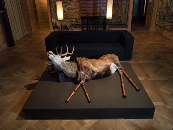 Le cornebrame, 2013 Instrument de musique, dépouille de cerf, bois