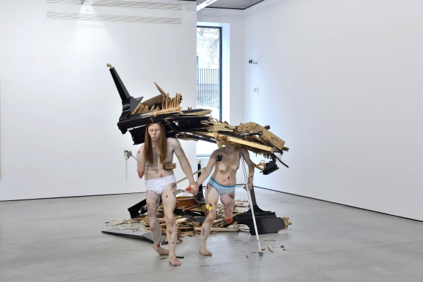 Tony Matelli Fucked (Couple), 2005 Polyester, silicone, polyurethane, wood, steel, oil paint, hair 213 × 400 × 400 cm