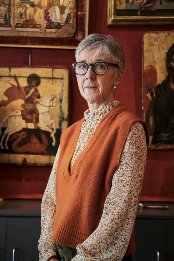 Jo Elford Following her degree in History of Art from the University of East Anglia and a number of years as a journalist on local newspapers Jo worked for various auction houses and dealers before joining the Temple Gallery back in 2003. After re-locating from London to East Sussex in 2022 she now comes in to the gallery two days each week and spends the rest of her time building up her business as a self-employed upholsterer from her studio in Burwash.