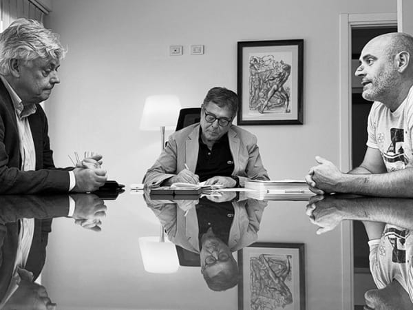 A marble astronaut for Pietrasanta: Filippo Tincolini donates “Spaceman” to the Fondazione Centro Arti Visive