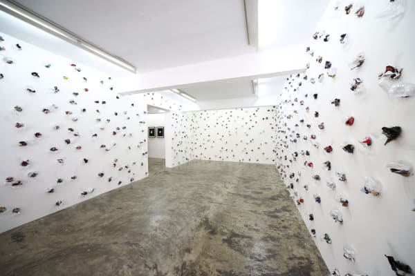 無題2016｜740x420x290cm｜2016｜尺寸依場地而定｜印刷紙、塑料、液態水/現地裝置｜伊通公園 2016