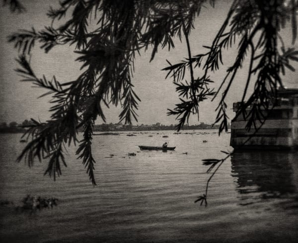 FLORE, [Sans titre] Tirage argentique à l’agrandisseur réalisé par l’artiste, teinté au thé et ciré 24 x 30 cm