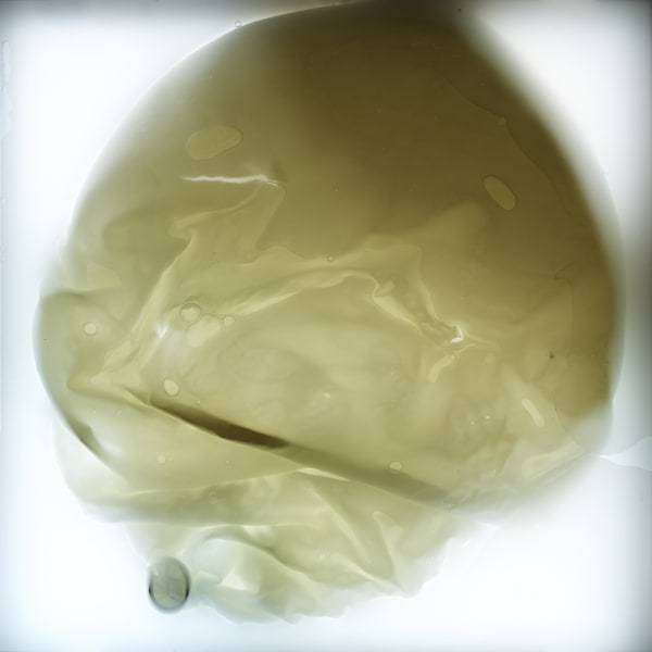 바람이 새어나간 뒤 After Deflation, balloon, resin, light, stainless steel frame, 24.5x24.5x2cm, 2023