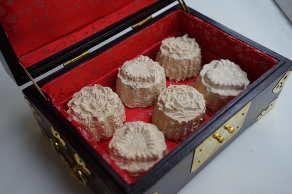 Victoria Pham Coffret of service no. 1, 2025 Cast mycelium mooncakes in antique brass and wood jewelry box box: 25 cm x 18 cm x 10 cm, mooncakes: 7 cm x 7 cm x 7cm