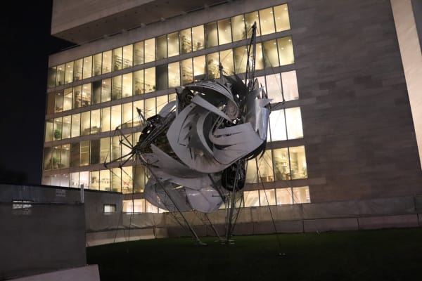 Frank Stella, Prinz Friedrich von Homburg, Ein Schauspiel, 3X, 1998-2001 Stainless steel, aluminum, painted fiberglass, and carbon fiber Overall size : 372 x 468 x 408 inches., Gross weight: 2000 lbs. On view at the National Gallery of Art, Terrace Entrance "20.NGA.East.WDC.16January2020" by Elvert Barnes is licensed under CC BY-SA 2.0.
