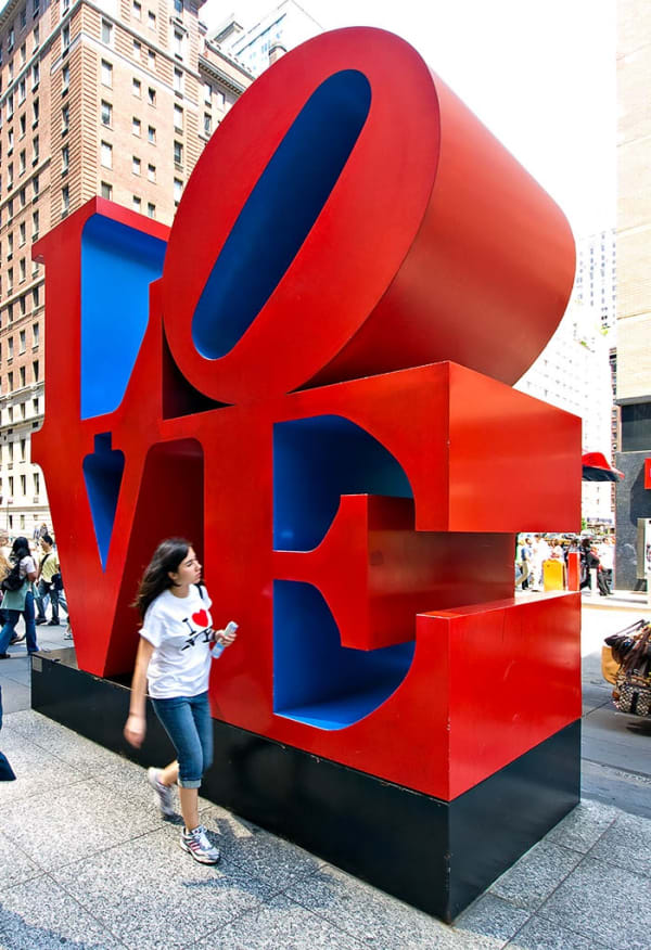 A Robert Indiana LOVE sculpture is being placed in the Tampa Museum of Art Photo: Robert Indiana's LOVE sculpture on Avenue of the Americas and 55th Street, New York, by ForsterFoto is licensed under CC BY 2.0.