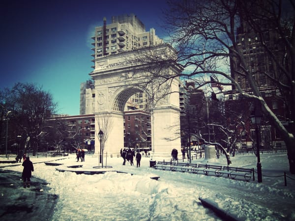 Snow in Washington Square Park, NYC. by ariel jatib is licensed under CC BY-SA 2.0.
