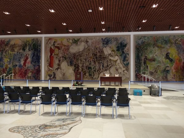 Marc Chagall Lounge in the Knesset, 30 December 2018 Author: Nizzan Cohen, This file is licensed under the Creative Commons Attribution-Share Alike 4.0 International license.