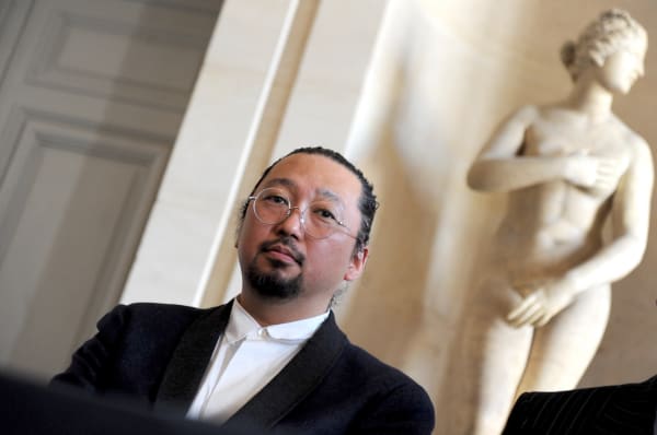 Takashi Murakami, Versailles 2010. by Nikeush licensed under CC BY-SA 4.0.