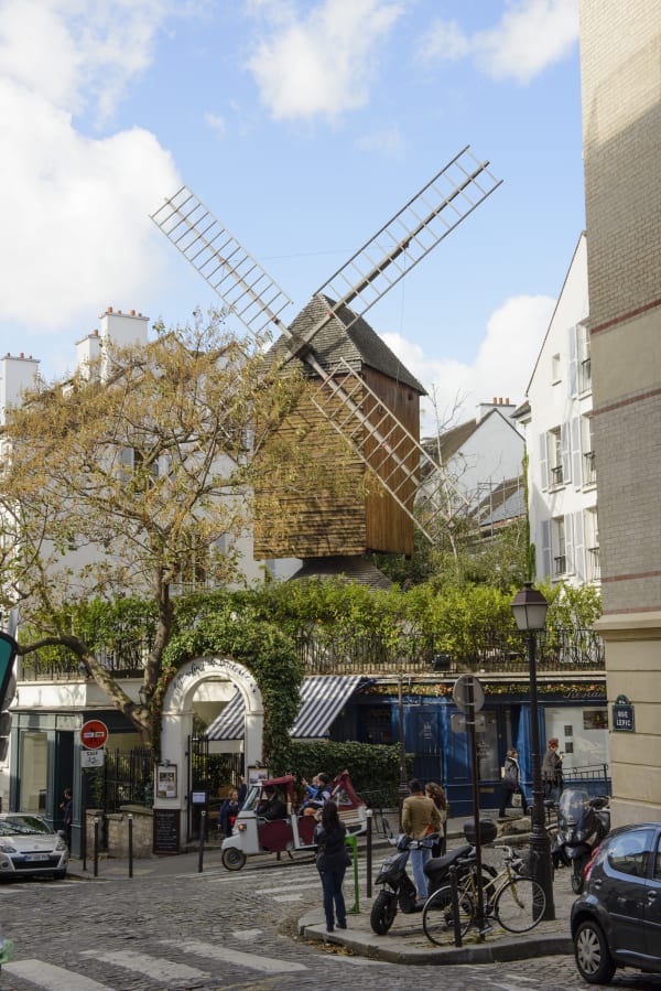Jean Renoir on the set of A Day in the Country. Eli Lotar/Centre Pompidou, MNAM-CCI, Paris