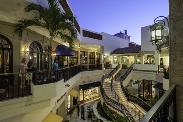 Evening shopping and dining on Worth Avenue