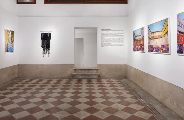 Venise comme lieu d'intention : comment trois galeries parisiennes redessinent le paysage de l'art contemporain