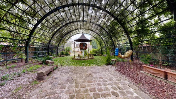 Besharat Gallery - Garden