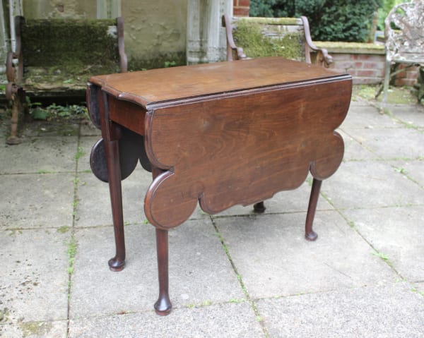 18th century mahogany drop tea card table