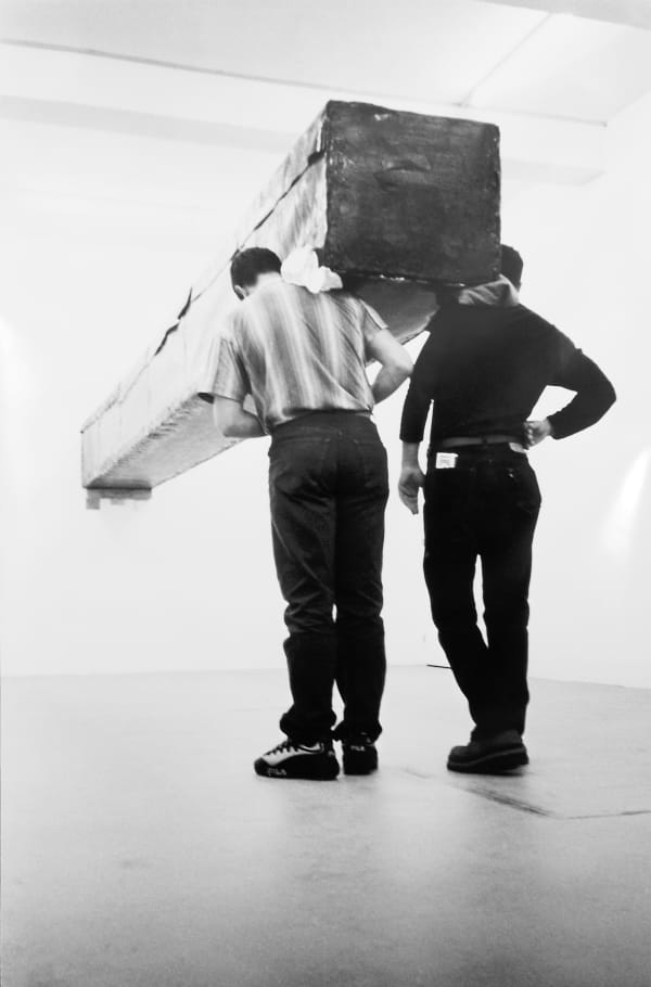 Installation view, Santiago Sierra, Galerie Peter Kilchmann, Limmatstrasse, Zurich, Switzerland, 2001