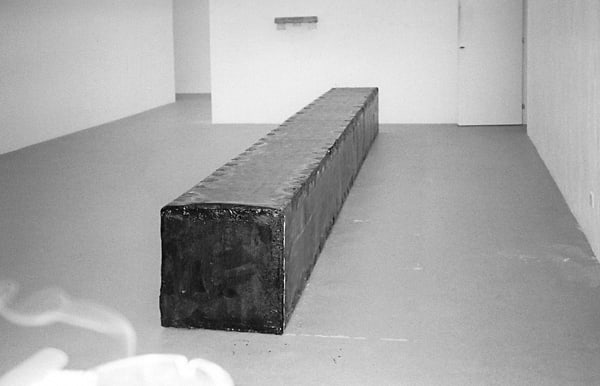 Installation view, Santiago Sierra, Galerie Peter Kilchmann, Limmatstrasse, Zurich, Switzerland, 2001